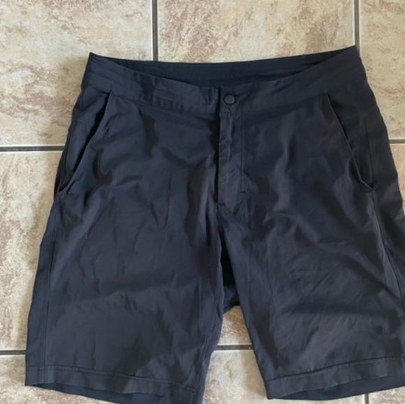 Lululemon S36 Black Commission Outdoor Casual Short Golf Performance - Picture 1 of 6